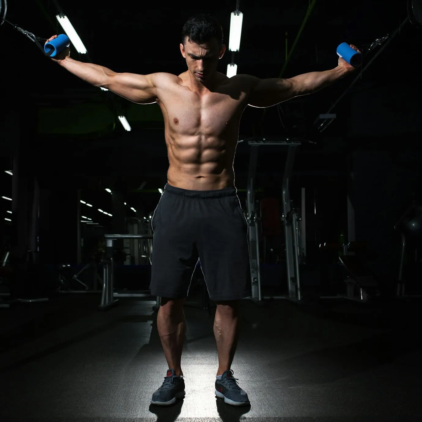 Men's Athletic Workout Gym Shorts Quick Dry Loose Fit Active Shorts with Zipper Pockets