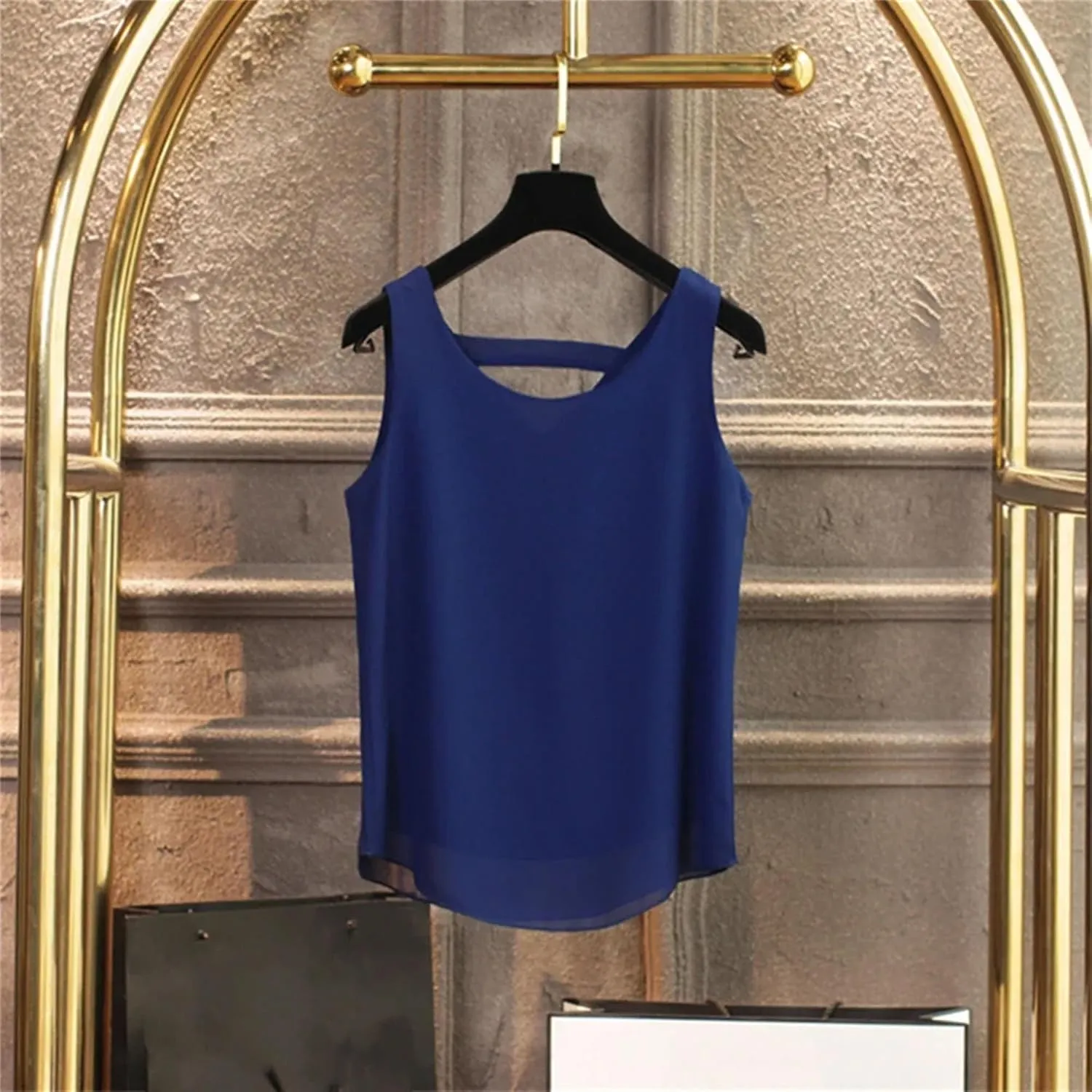 Women's Lightweight Chiffon Vest Summer Breathable U-Neck Sleeveless Blouse Loose Fit Flowy Top for Casual Work