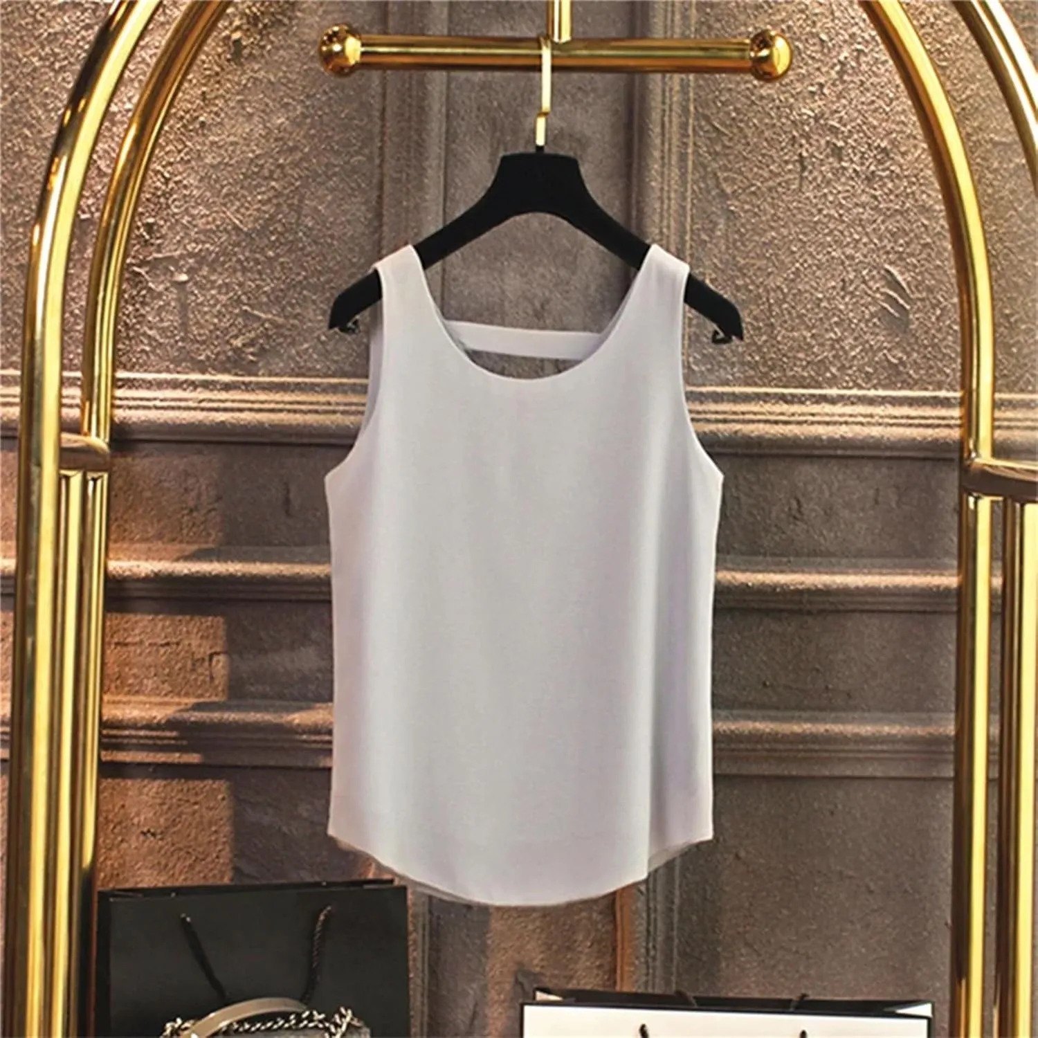 Women's Lightweight Chiffon Vest Summer Breathable U-Neck Sleeveless Blouse Loose Fit Flowy Top for Casual Work
