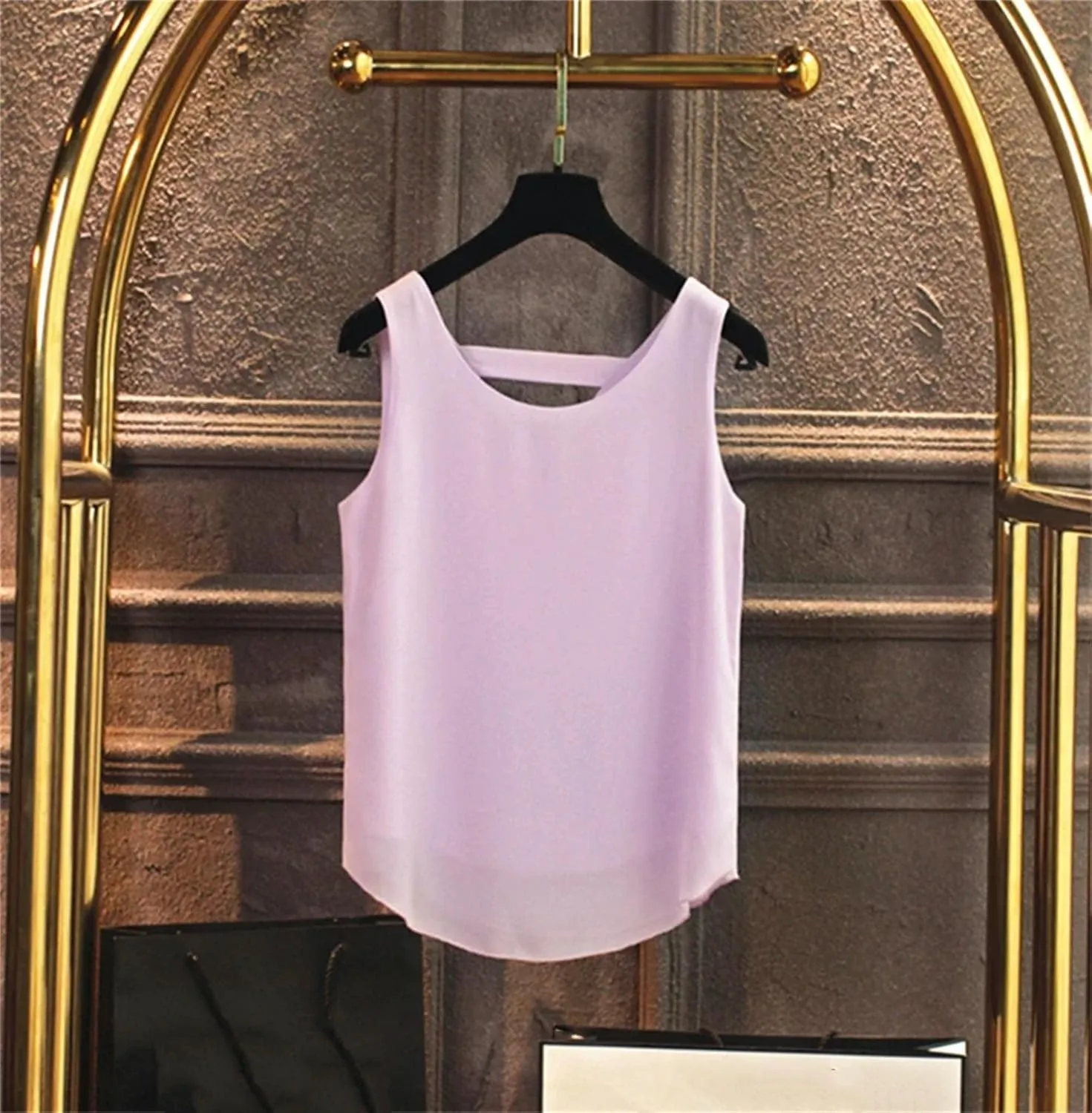 Women's Lightweight Chiffon Vest Summer Breathable U-Neck Sleeveless Blouse Loose Fit Flowy Top for Casual Work